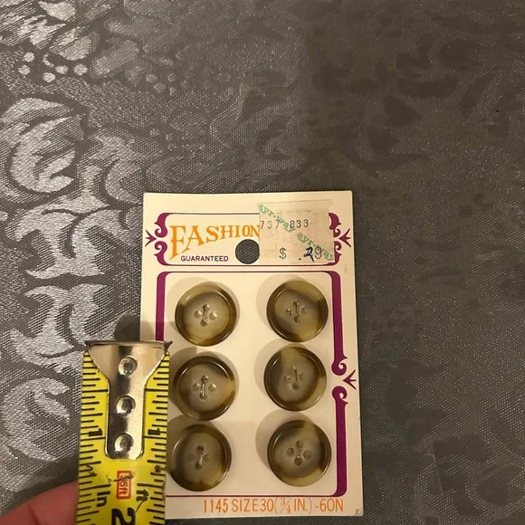 Set of 6 Fashion Buttons - Picture 3 of 3